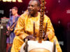 toumani-diabate-du-mali-sur-la-scene-principale-a-l-arriere2black-music-festival-london-uk-crx8g2