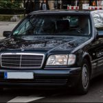 он обвиняет свою жену в неверности